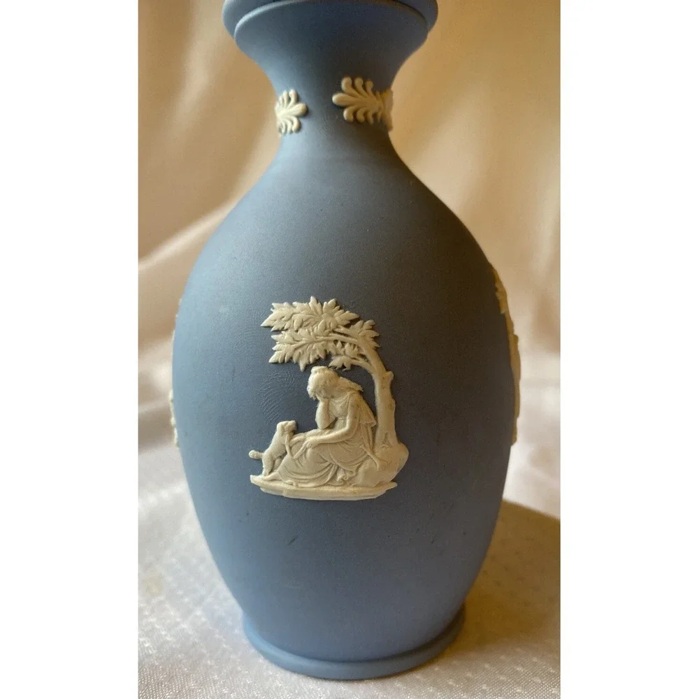 Wedgwood vintage porcelain